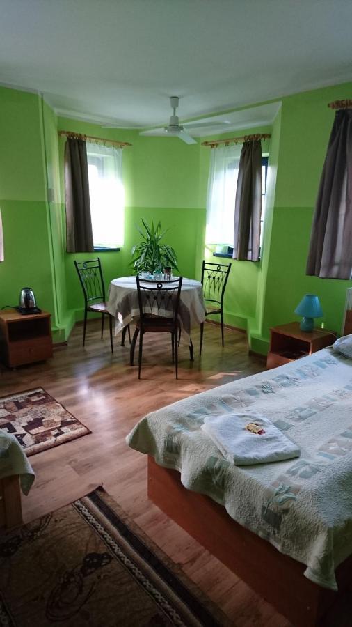 Hotelik Warmia -Pensjonat, Hostel Lidzbark Warminski Ngoại thất bức ảnh