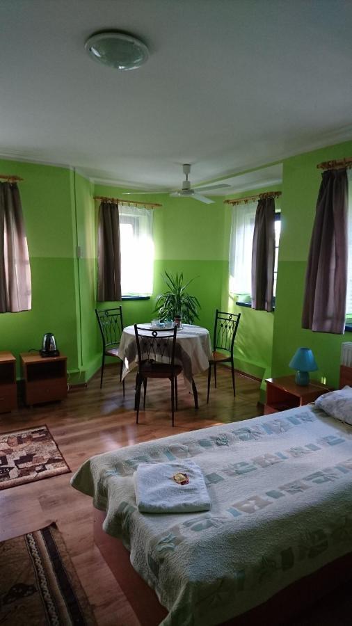 Hotelik Warmia -Pensjonat, Hostel Lidzbark Warminski Ngoại thất bức ảnh